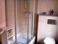 Ferienwohnung Neuhäuser II in Basedow Bad mit Dusche